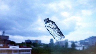 İstanbulda yarım litrelik pet şişe suyun fiyatı 10 lira oldu