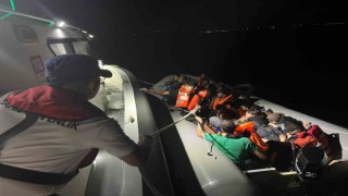 İzmir açıklarında 132 kaçak göçmen karaya çıkartıldı