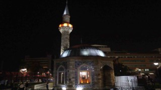İzmirde tüm camilerden aynı anda sela sesleri yükseldi
