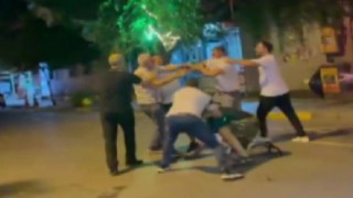 İzmirde yumruk yumruğa kavga kamerada
