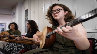 İzmirin kadın müzisyenleri klasik Türk müziğini günümüze uyarladı