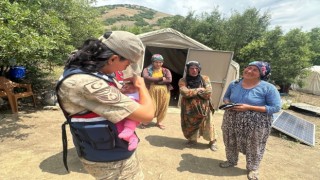 Jandarmadan çocuklara şefkat eli