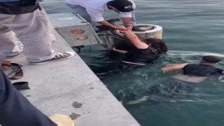 Kadıköyde denize düşen kadını vatandaşlar kurtardı