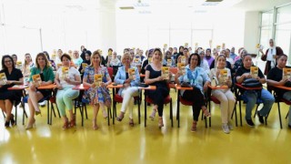 ‘Kadın Yazarıyla Buluşuyor projesinde ilk kitap dağıtıldı