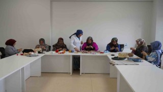 Kadınlar hem zanaat öğreniyor hem de sosyalleşiyor