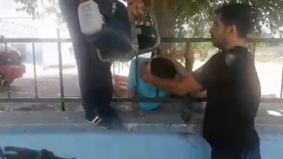 Kafası Korkuluğa Sıkışan Çocuk Kurtarıldı