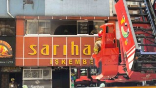 Kağıthanede işkembecide korkutan baca yangını