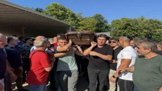 Kalp krizinden ölen altyapı antrenörü çalıştırdığı takımın forması ile uğurlandı