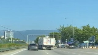 Kamyon şoförü ralli pilotunu aratmadı