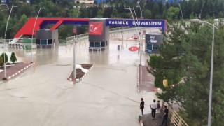 Karabükte sağanak hayatı felç etti
