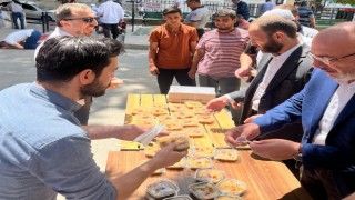 Karagöz Ahmet Paşa Camiinde aşure ikramı