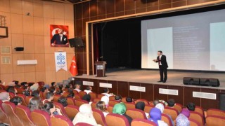 Karapınarda Tercih Geleceğinizi Aydınlatır” konferansı