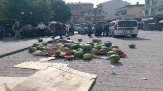 Karpuz satışı için izin verilmeyen vatandaş sinir krizi geçirdi