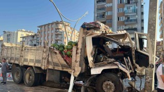 Karpuz yüklü kamyonun sürücüsü hayatını kaybetti