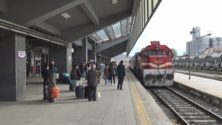 Karsta vatandaşların tercihi tren yolculuğu