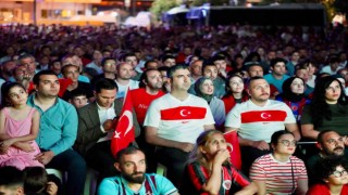 Kartalda milli maç heyecanı dev ekranda yaşandı