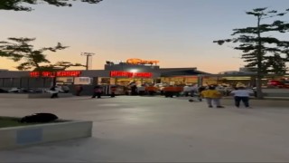 Kasiyer ile vatandaş birbirine girdi