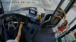 Kaybolan 10 yaşındaki çocuk otobüs şoförünün dikkati sayesinde bulundu