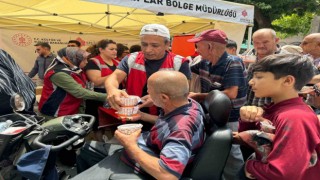 Kayseri Vakıflar Bölge Müdürlüğünden aşure ikramı