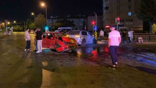 Kayseride 2 otomobil çarpıştı: 4 yaralı