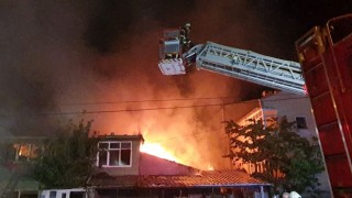 Kayseri'de Olaylı Gece: Araçlar Ters Çevrildi, İş Yerleri Ateşe Verildi