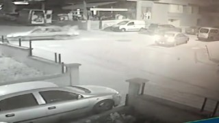 Kaza yapmamak için manevra yapan bisikletli çocuk park halindeki otomobile çarptı