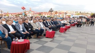 Keçiören Belediyesi vatandaşlara aşure ve lokma dağıttı