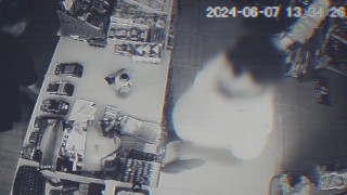 Kendini polis ve savcı olarak tanıtıp altın ve paraları alan dolandırıcı tutuklandı
