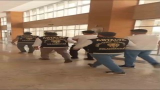 Kendisini üst düzey emniyet yetkilisi olarak tanıtan 3 şüpheli yakalandı