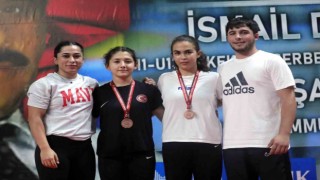 Kepezin kadın güreşçileri Türkiye Şampiyonasında bronz madalya kazandı,