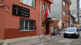 Kiliseye zorla girmeye çalışan alkollü şahıslar hakkında 4er yıldan 11er yıla kadar hapis talep edildi