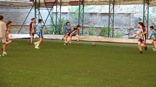 Kız futbol takımları antrenman amaçlı futbol müsabakası yaptı