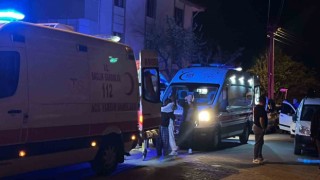 Kızını korumak için damadının savurduğu bıçağın önüne geçmiş