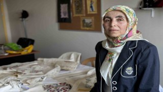Kızlar okumaz denildi, başörtüsü yasağıyla savaştı: Azmini ipeğe işledi