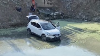 Kontrolden çıkan cip 6 metreden dereye uçtu, sürücü yaralandı