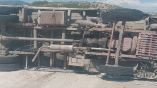 Konyada kamyonet devrildi: 2 yaralı
