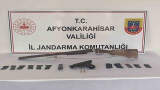 Köydeki evine silah imalathanesi kurdu