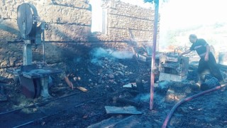 Kozanda çıkan yangında ev, buğday deposu ve iş yeri kullanılamaz hale geldi