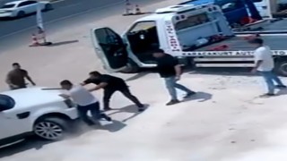 Küfür edip aracı üzerine sürdü sinir krizine girdi