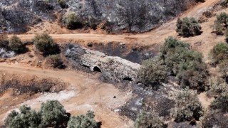 Kuşadasındaki orman yangınında antik su kemeri zarar gördü