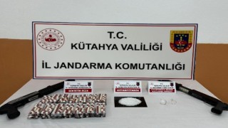 Kütahyada apart otelde uyuşturucu ve silah ele geçirildi: 3 şüpheli tutuklandı