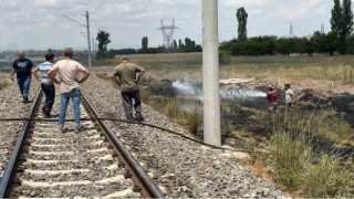 Kütahyada demir yolu hattında anız yangını