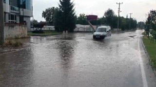 Kütahyada sağanak yağış ve dolu etkili oldu