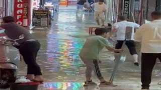 Kütahyada sağanakta iş yerleri ve evler sular altında kaldı