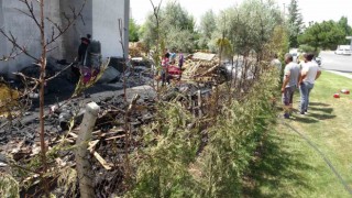 Kütahyadaki plastik fabrikası yangınında alevler metrelerce yükseldi