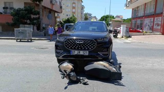 Lüks cipin çarptığı motosikletli ölümden döndü