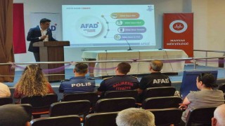 Manyasta AFAD personeli deprem eğitimi veriyor
