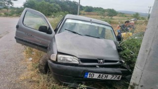 Manyasta elektrik direğine çarpan sürücü yaralandı