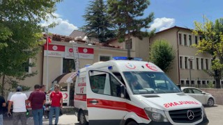Merdivenden düşen işçi yaralandı