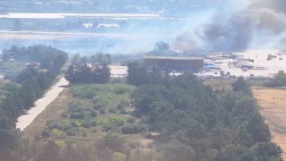 Mersin Silifkede liman şantiyesinde yangın, ekipler havadan ve karadan müdahale ediyor